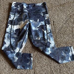 Floral Blue light n tight Zyia Capri leggings